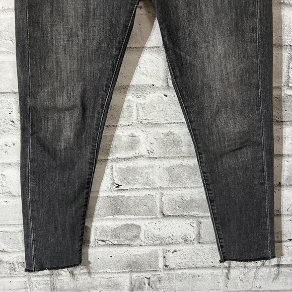 Levi’s Wedgie Washed Black Denim High Rise Raw Hem Skinny Ankle Jeans Size 26 - Picture 7 of 13